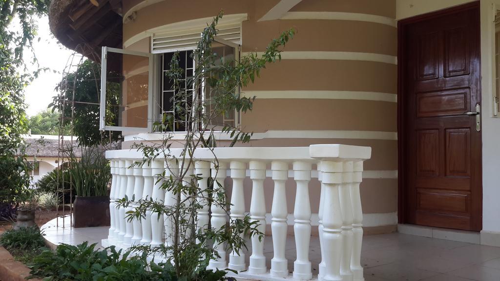 Brownstone Country Home Lira Екстериор снимка