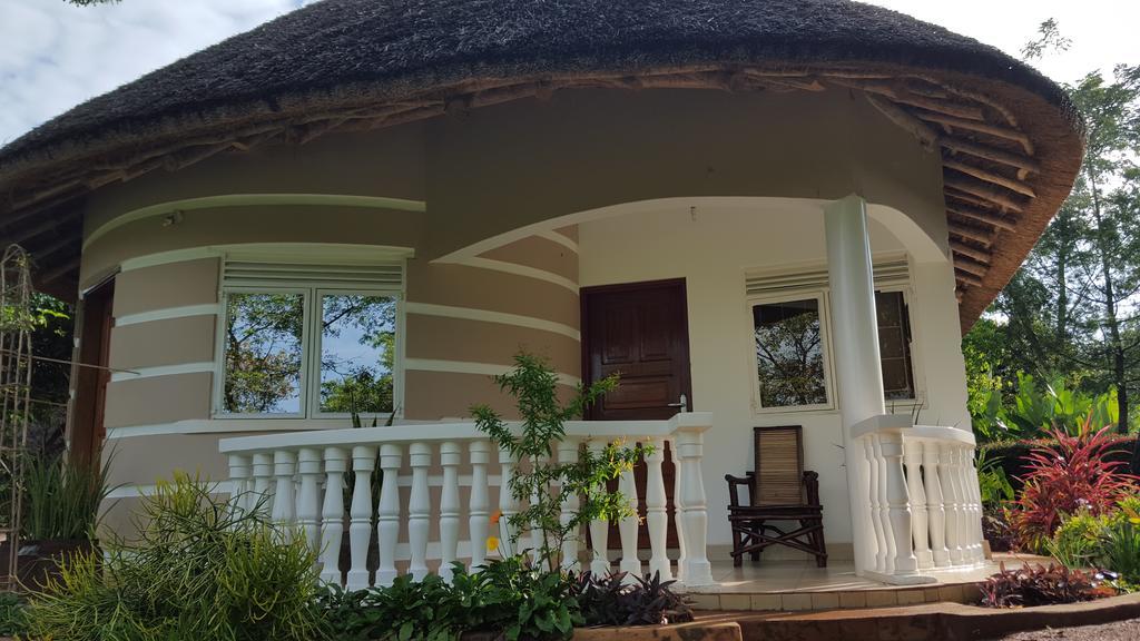 Brownstone Country Home Lira Екстериор снимка