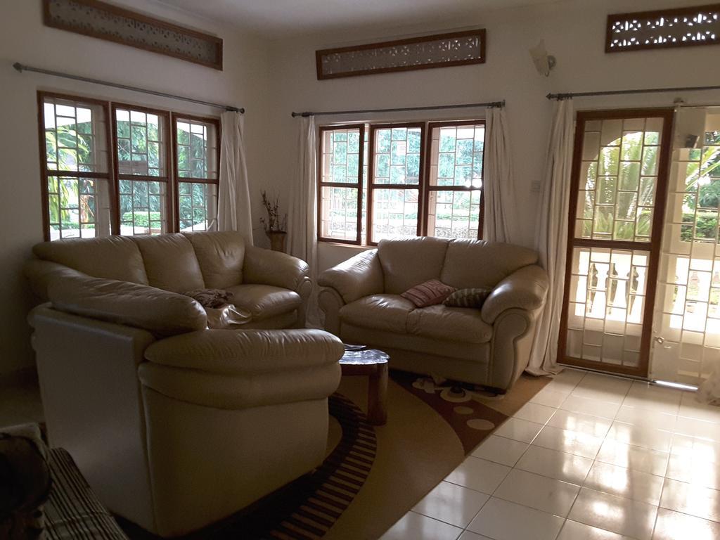 Brownstone Country Home Lira Екстериор снимка