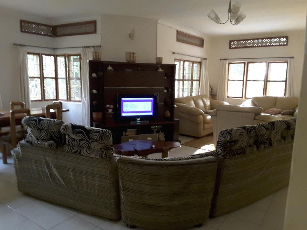 Brownstone Country Home Lira Екстериор снимка