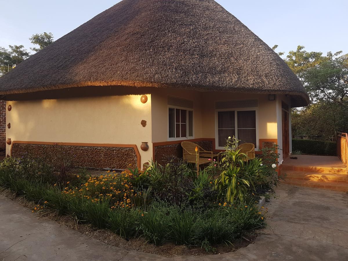 Brownstone Country Home Lira Екстериор снимка
