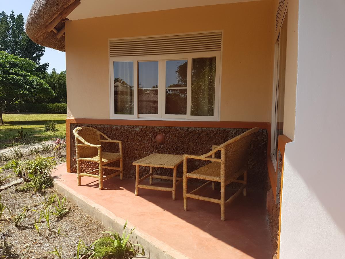 Brownstone Country Home Lira Екстериор снимка
