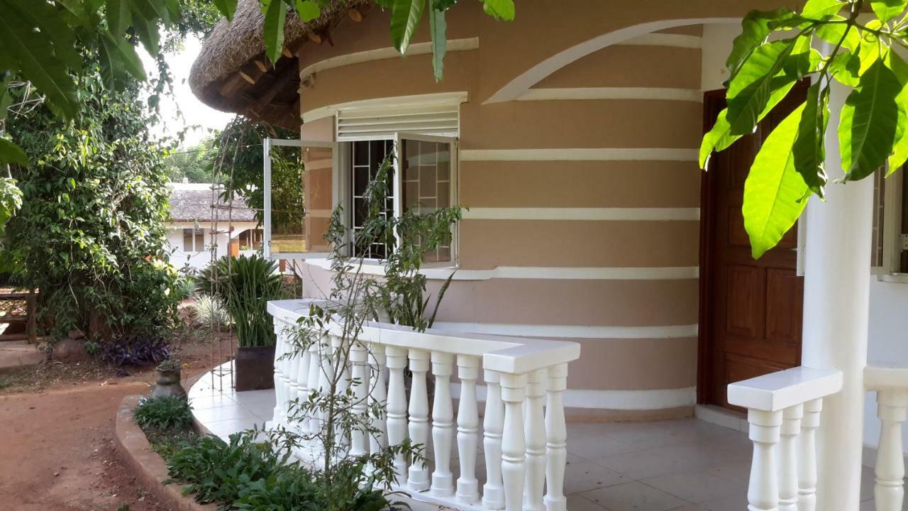 Brownstone Country Home Lira Екстериор снимка