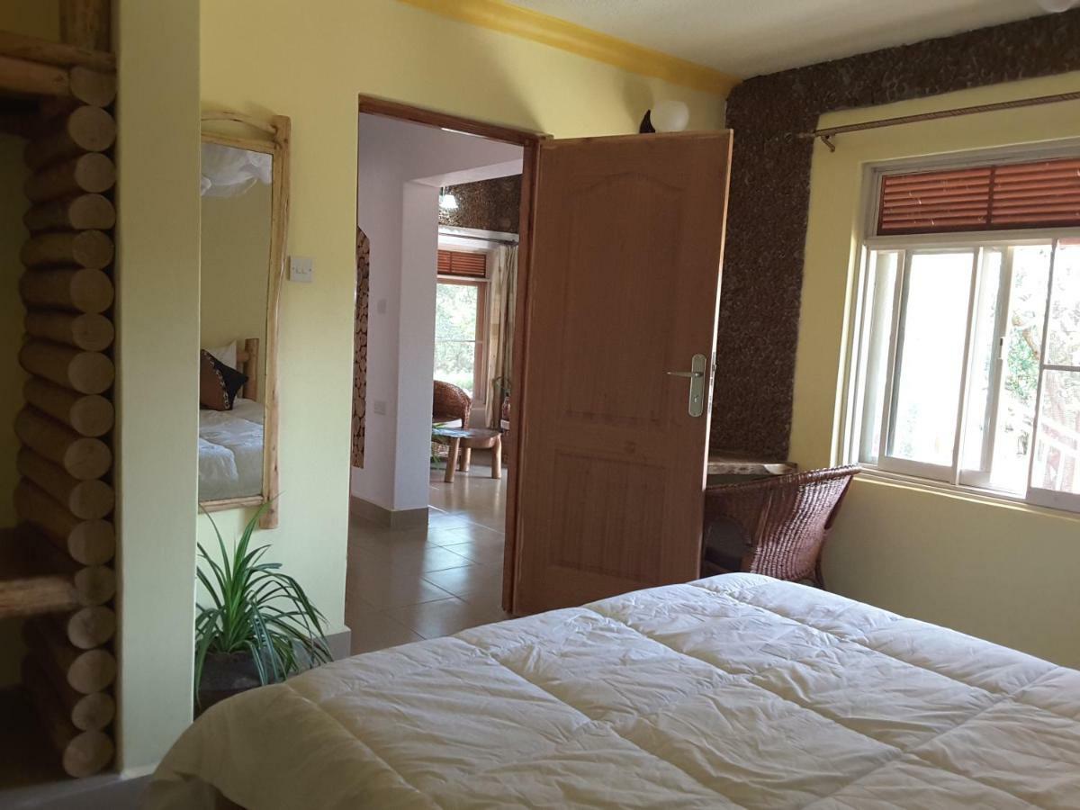 Brownstone Country Home Lira Екстериор снимка