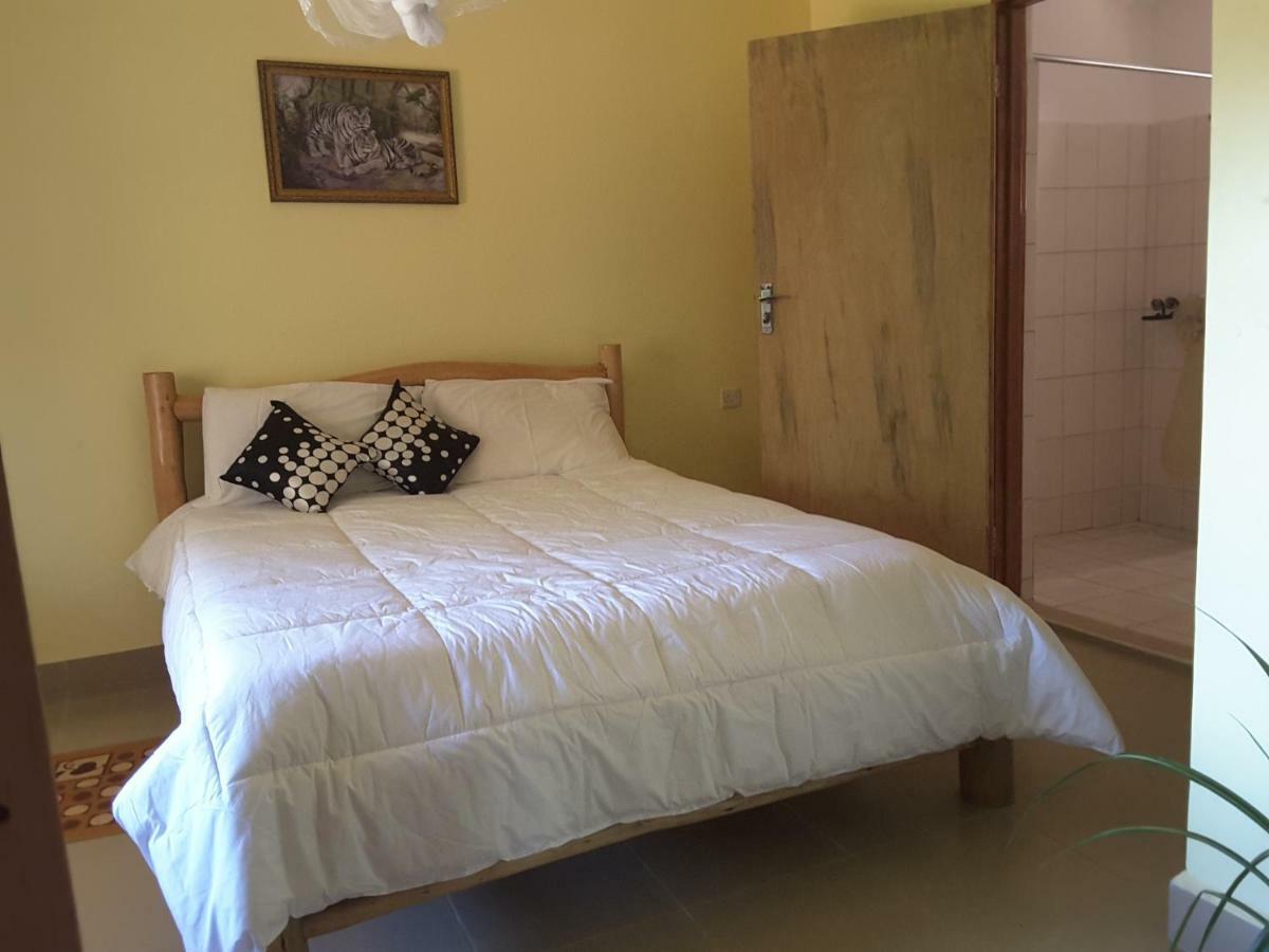 Brownstone Country Home Lira Екстериор снимка