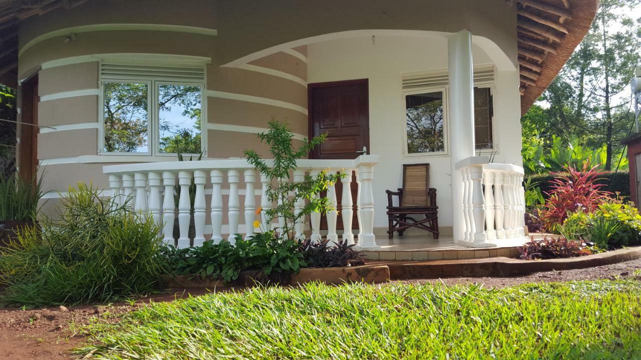 Brownstone Country Home Lira Екстериор снимка