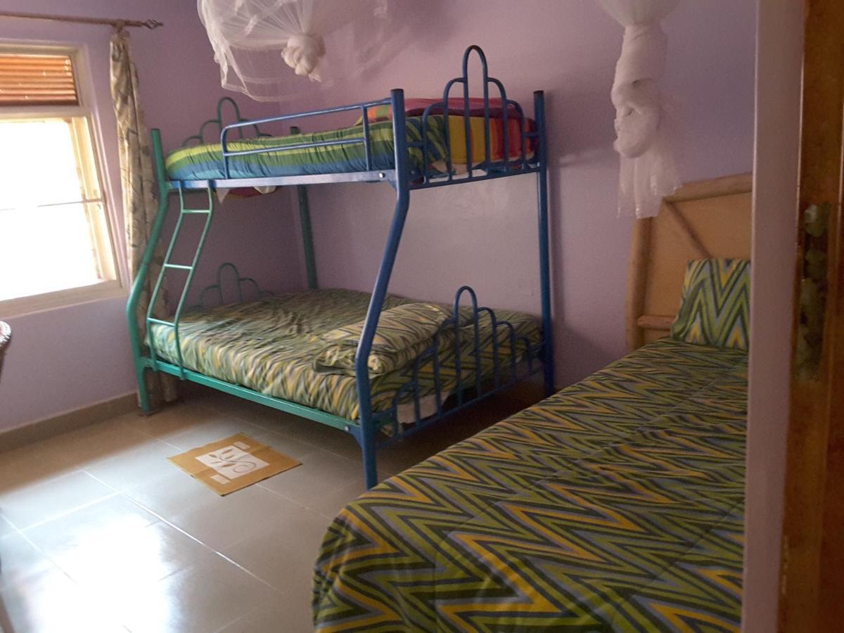 Brownstone Country Home Lira Екстериор снимка