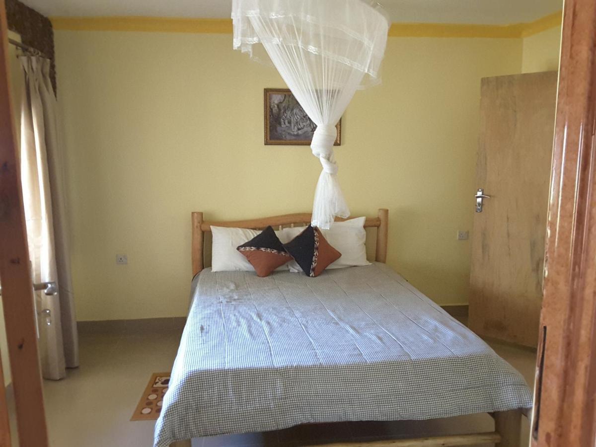 Brownstone Country Home Lira Екстериор снимка